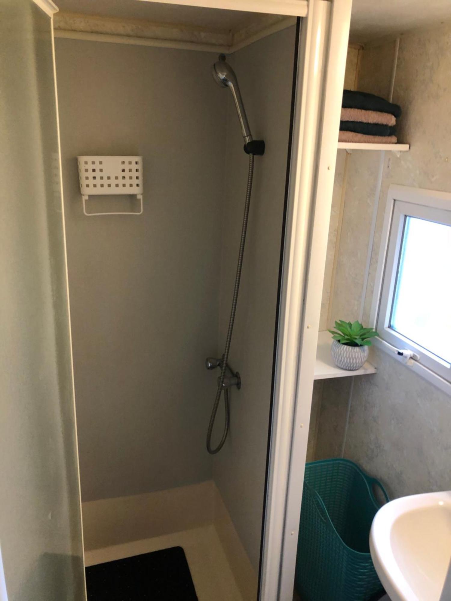 Mobilhome A A 15 Minute De La Mer Sur Terrain Independant Homestay *