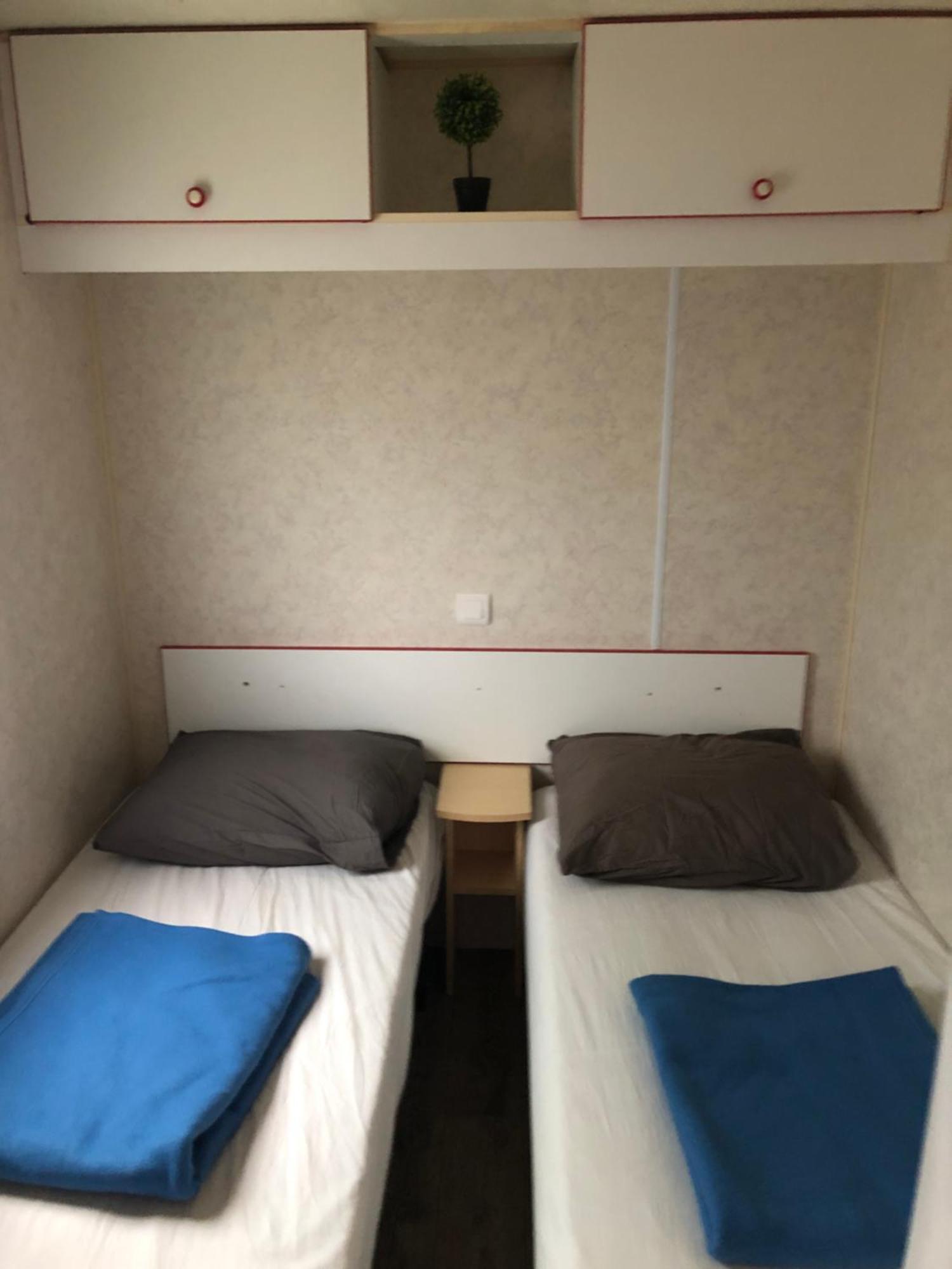 Mobilhome A A 15 Minute De La Mer Sur Terrain Independant Homestay Frejus